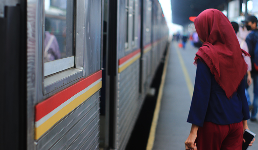 By around 9am, she is already on her way to Juanda Station on the Commuter Line, KRL.