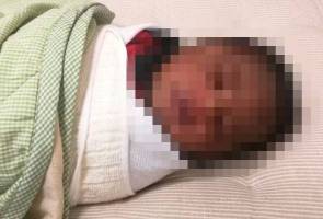 Ketika ditemui bersama bayi itu di dalam plastik merah adalah uri yang berdarah dibungkus dengan beberapa helai baju. Bayi lelaki cukup sifat ditemui dibuang di Terminal Bas Larkin