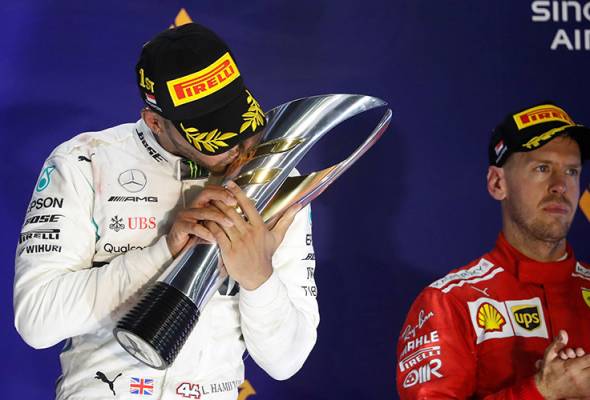 Lewis Hamilton menang GP Singapura, Sebastian Vettel di tempat ketiga Lewis Hamilton menang GP Singapura, Sebastian Vettel di tempat ketiga