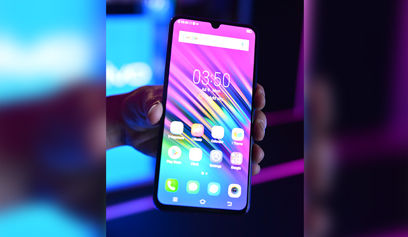 V11 is the first model in the V series to incorporate In-Display Fingerprint Scanning Technology. V11 is the first model in the V series to incorporate In-Display Fingerprint Scanning Technology.