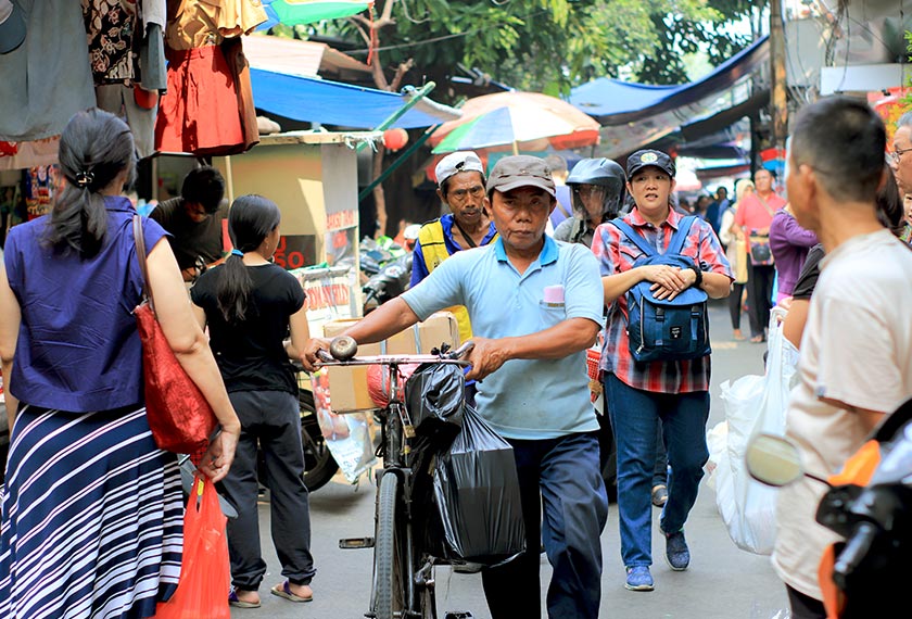 The so-called western-style ‘trickle-down’ economics has left many millions still poor and marginalised – almost 26 million Indonesians alone live below the poverty line. Ceritalah