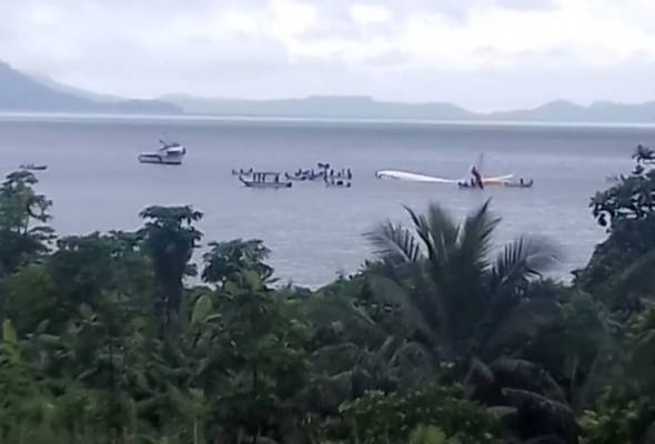 Pesawat terhempas: 47 penumpang dan kru kabin selamat Pesawat terhempas: 47 penumpang dan kru kabin selamat