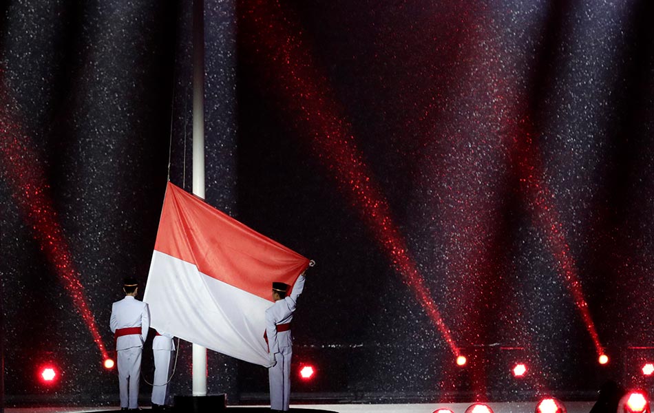 Bendera Indonesia dinaikkan ketika acara penutup Sukan Asia ke-18 pada 2 September 2018 di Jakarta,Indonesia. - AP Photo / Lee Jin-man Bendera Indonesia dinaikkan ketika acara penutup Sukan Asia ke-18 pada 2 September 2018 di Jakarta,Indonesia. - AP Photo / Lee Jin-man