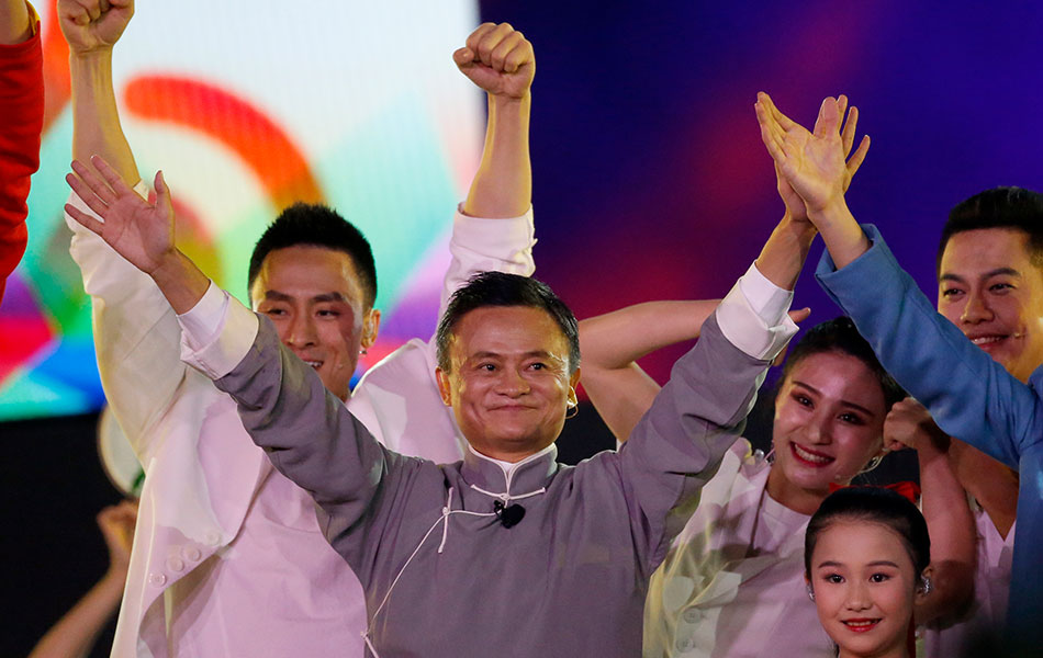 Pengerusi eksekutif Alibaba Group, Jack Ma turut menyertai acara penutup Sukan Asia ke-18 pada 2 September 2018 di Jakarta, Indonesia. - AP Photo / Dita Alangkara Pengerusi eksekutif Alibaba Group, Jack Ma turut menyertai acara penutup Sukan Asia ke-18 pada 2 September 2018 di Jakarta, Indonesia. - AP Photo / Dita Alangkara