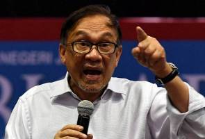 Presiden PKR, Datuk Seri Anwar Ibrahim berkata, Perdana Menteri, Tun Dr Mahathir Mohamad dimaklumkan terlebih dahulu mengenai hasratnya itu. Siapa kata saya gopoh? - Anwar