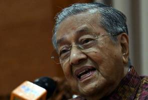 Perdana Menteri berkata beliau pasti rakyat tertunggu-tunggu nikmat yang akan mereka peroleh daripada kerajaan pilihan mereka. Kerajaan akan tunai janji - Tun Mahathir
