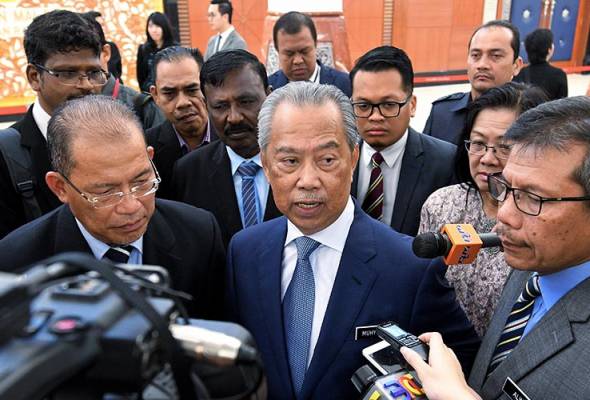 Dakwaan MP cabul gadis bawah umur: 'Terserah kepada polis' - Muhyiddin Dakwaan MP cabul gadis bawah umur: 'Terserah kepada polis' - Muhyiddin