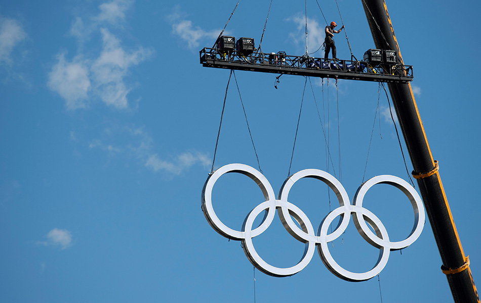 Logo Sukan Olimpik diangkat menggunakan kren untuk dipasang pada tiang Obelisk, di Buenos Aires, Argentina, 4 Okt, 2018, dua hari sebelum bermulanya Sukan Olimpik Musim Panas Belia III. (Foto IOC via AP) Logo Sukan Olimpik diangkat menggunakan kren untuk dipasang pada tiang Obelisk, di Buenos Aires, Argentina, 4 Okt, 2018, dua hari sebelum bermulanya Sukan Olimpik Musim Panas Belia III. (Foto IOC via AP)