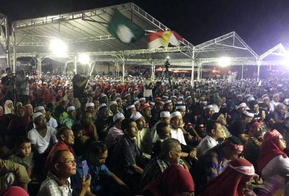 Lebih 30,000 sertai Himpunan Perpaduan Ummah bantah ICERD di Kampung Gajah Lebih 30,000 sertai Himpunan Perpaduan Ummah bantah ICERD di Kampung Gajah