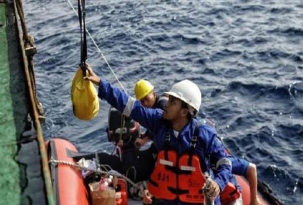 Nahas pesawat Lion Air: Naskhah surah Yasin antara ditemui... Nahas pesawat Lion Air: Naskhah surah Yasin antara ditemui...