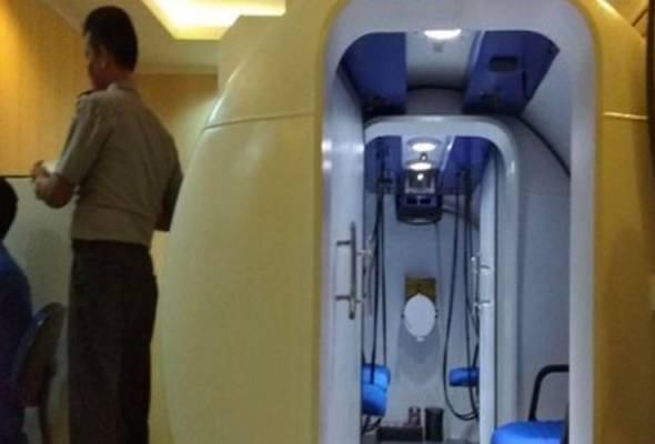 Penyelam jalani terapi oksigen hiperbarik Penyelam jalani terapi oksigen hiperbarik