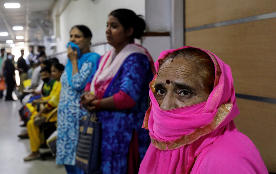 Orang ramai menunggu untuk menerima rawatan di sebuah hospital di New Delhi, India, 2 November, 2018. REUTERS Orang ramai menunggu untuk menerima rawatan di sebuah hospital di New Delhi, India, 2 November, 2018. REUTERS