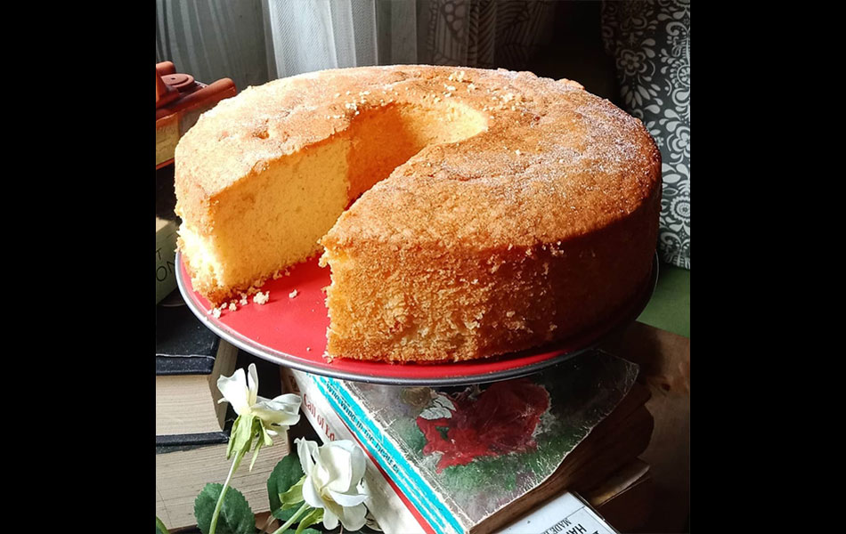 Delicious! A half-eaten homemade cake. - Sumber foto Instagram @yatiesaiful Delicious! A half-eaten homemade cake. - Sumber foto Instagram @yatiesaiful