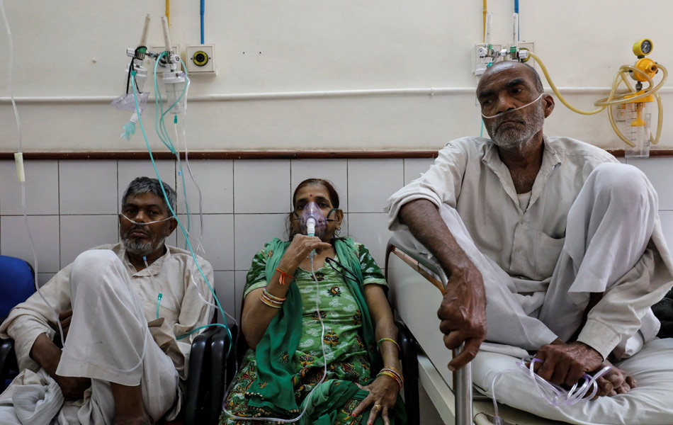 Pesakit menerima rawatan untuk masalah pernafasan di sebuah hospital di New Delhi, India, 2 November, 2018. REUTERS Pesakit menerima rawatan untuk masalah pernafasan di sebuah hospital di New Delhi, India, 2 November, 2018. REUTERS