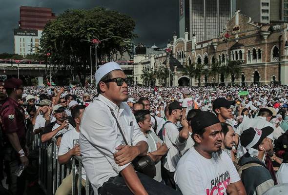 Perhimpunan tolak ICERD bukti kerajaan junjung demokrasi - Muhyiddin Perhimpunan tolak ICERD bukti kerajaan junjung demokrasi - Muhyiddin