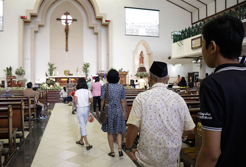 On the 13th of every month, the Santa Maria Tak Bercela Church holds a memorial with the victims’ families and leaders from various religions in attendance. Bayu Mahardika/Ceritalah