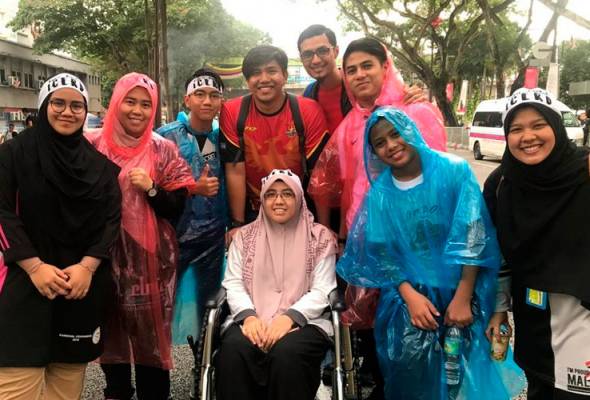 Himpunan 812: Peserta berkerusi roda gigih walau baru jalani pembedahan Himpunan 812: Peserta berkerusi roda gigih walau baru jalani pembedahan