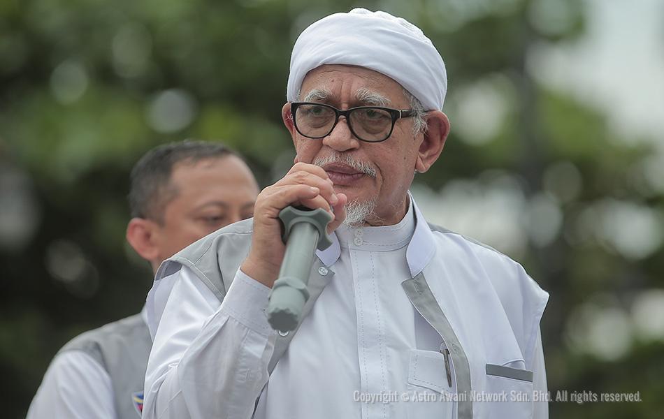 Presiden Pas, Datuk Seri Abdul Hadi Awang berucap di pentas Himpunan 812 di Dataran Merdeka. Presiden Pas, Datuk Seri Abdul Hadi Awang berucap di pentas Himpunan 812 di Dataran Merdeka.