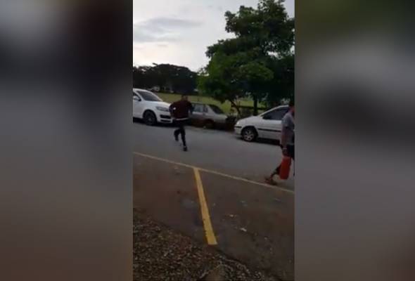 Amuk serang pelanggan dengan parang, pemilik bengkel direman 4 hari Amuk serang pelanggan dengan parang, pemilik bengkel direman 4 hari