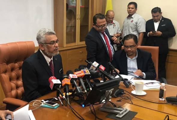 Khalid Samad dedah penyelewangan tanah kerajaan babitkan Ku Nan Khalid Samad dedah penyelewangan tanah kerajaan babitkan Ku Nan