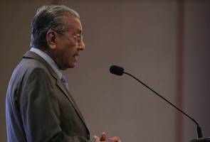 Tun Mahathir nafi PH memberikan wang kepada mana-mana pihak untuk meraih undi semasa kempen Pilihan Raya Kecil Cameron Highlands. PH tak pernah beri duit pada sesiapa untuk raih undi - Tun Mahathir