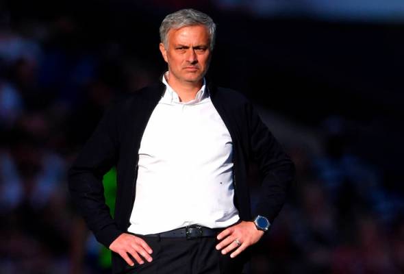 Mourinho marah semua di Madrid termasuk Ronaldo - Adebayor Mourinho marah semua di Madrid termasuk Ronaldo - Adebayor