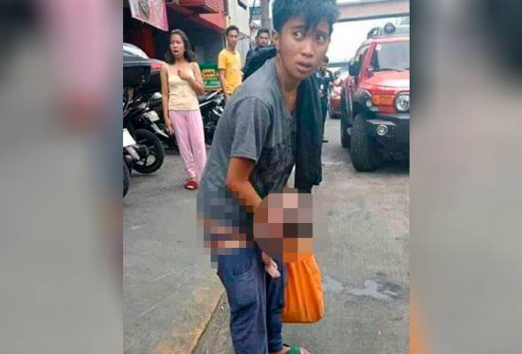 Disangka lelaki, wanita lahirkan bayi sambil berdiri tanpa bantuan Disangka lelaki, wanita lahirkan bayi sambil berdiri tanpa bantuan