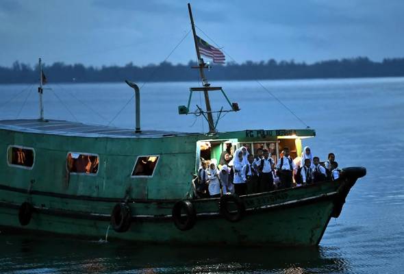 2,635 kanak-kanak yang tidak berdokumen bumiputera diterima masuk ke sekolah kebangsaan sejak Pakatan Harapan memerintah. Sabah terima murid tanpa dokumen paling ramai - Maszlee