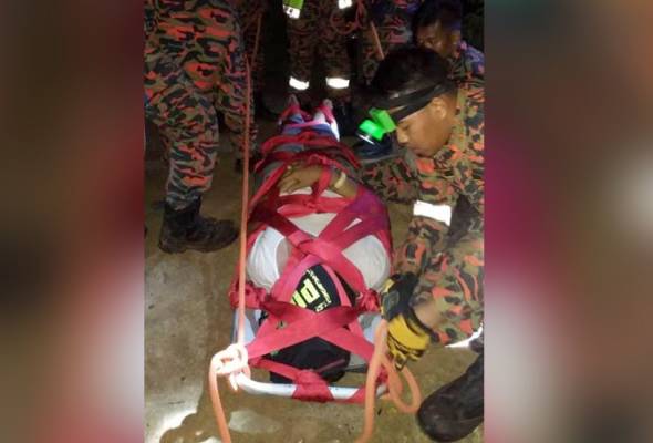 Penjual burger maut ketika daki Gua Musang Penjual burger maut ketika daki Gua Musang
