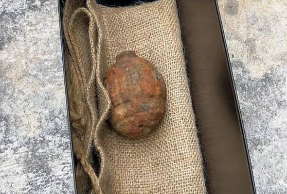 Bom tangan ditemui dalam bungkusan kentang Bom tangan ditemui dalam bungkusan kentang