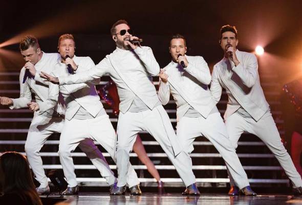 Selepas 20 tahun, Backstreet Boys kembali juarai carta Billboard Selepas 20 tahun, Backstreet Boys kembali juarai carta Billboard