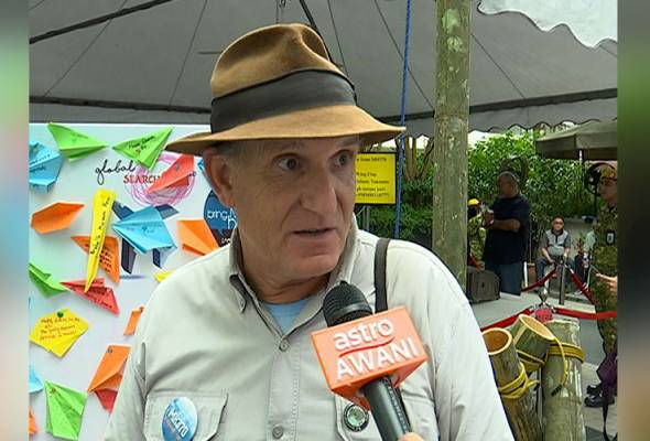 'Saya guna duit sendiri cari serpihan MH370 di Mozambique dan Madagascar' 'Saya guna duit sendiri cari serpihan MH370 di Mozambique dan Madagascar'