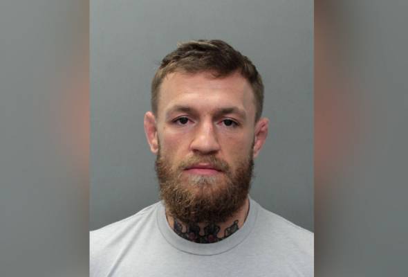 Pecahkan telefon peminat, Conor McGregor ditahan Pecahkan telefon peminat, Conor McGregor ditahan