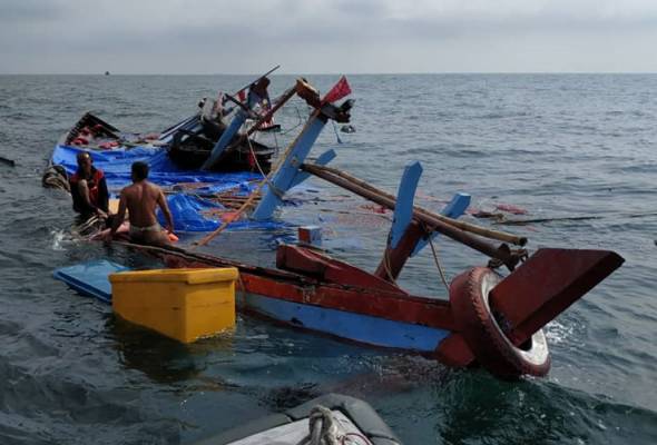 Nelayan Indonesia maut kejadian bot karam di Pulau Pinang Nelayan Indonesia maut kejadian bot karam di Pulau Pinang