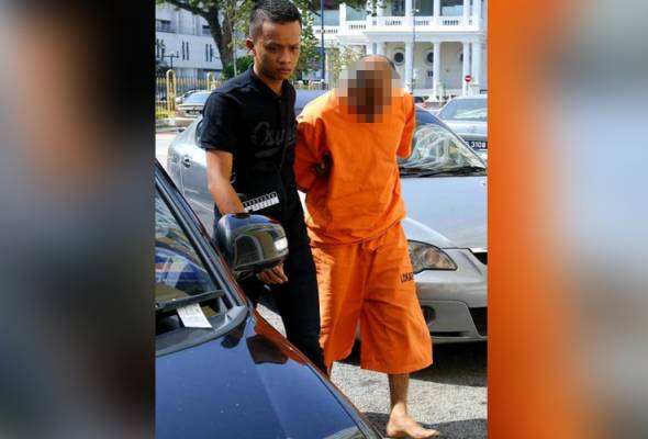 Pijak anak sendiri hingga retak tulang rusuk, seorang bapa ditahan Pijak anak sendiri hingga retak tulang rusuk, seorang bapa ditahan