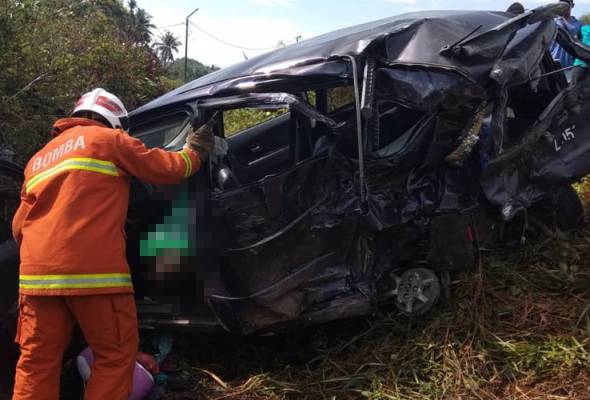 Tiga beranak maut dalam nahas MPV dilanggar lori ais 