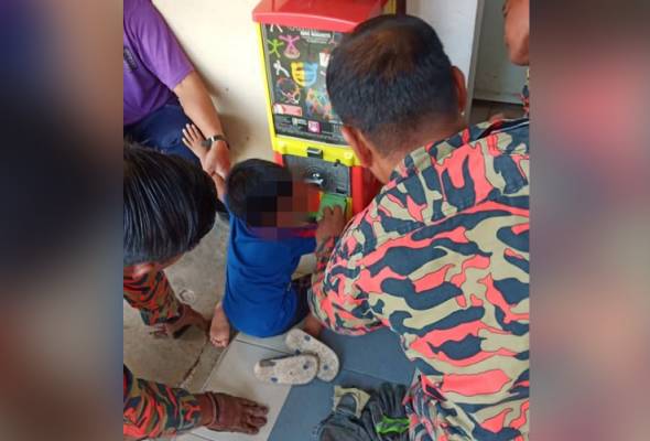 Tangan kanak-kanak tersangkut dalam mesin 'tikam'