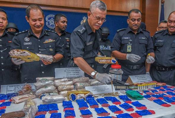 Polis Kelantan rampas dadah bernilai RM2.6 juta Polis Kelantan rampas dadah bernilai RM2.6 juta