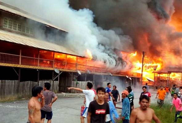 Kebakaran Belaga: Saya lihat makcik-makcik menangis teresak-esak - Saksi Kebakaran Belaga: Saya lihat makcik-makcik menangis teresak-esak - Saksi