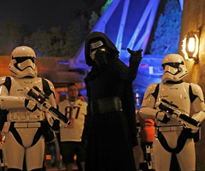 Star Wars: Galaxy's Edge hidupkan fantasi peminat Star Wars: Galaxy's Edge hidupkan fantasi peminat