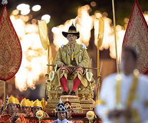 Raja Vajiralongkorn secara rasmi ditabal sebagai Raja Thailand Raja Vajiralongkorn secara rasmi ditabal sebagai Raja Thailand
