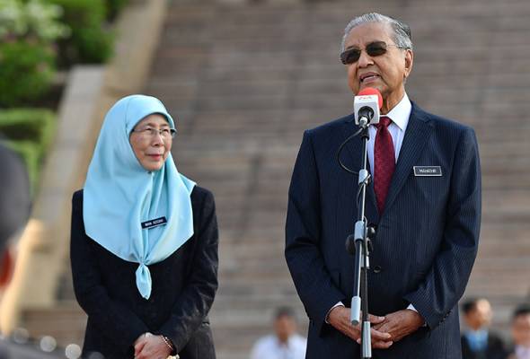 Bangsa Malaysia akan dihormati dunia kalau mampu lawan nafsu - Tun M Bangsa Malaysia akan dihormati dunia kalau mampu lawan nafsu - Tun M