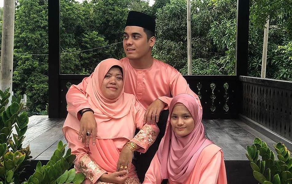 Syukur masih dapat meraikan raya bersama yang tercinta!SHRMZB Semua!
#TeamRayaSalmon #TeamRayaSingle #MataKantaAWANI #LebaranAwani
(Instagram / u.asyrafroslan) Syukur masih dapat meraikan raya bersama yang tercinta!SHRMZB Semua!
#TeamRayaSalmon #TeamRayaSingle #MataKantaAWANI #LebaranAwani
(Instagram / u.asyrafroslan)