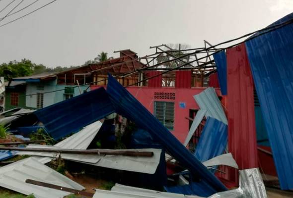 57 rumah rosak akibat ribut di Temerloh 57 rumah rosak akibat ribut di Temerloh