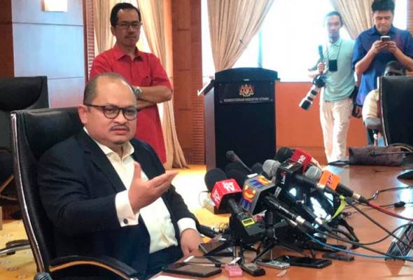 Video intim: Haziq Abdullah digantung kerja serta-merta Video intim: Haziq Abdullah digantung kerja serta-merta