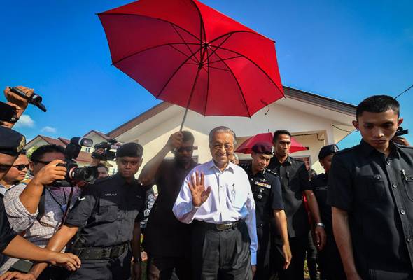 Penjawat awam perlu elak dari dipengaruhi parti politik - Tun M Penjawat awam perlu elak dari dipengaruhi parti politik - Tun M