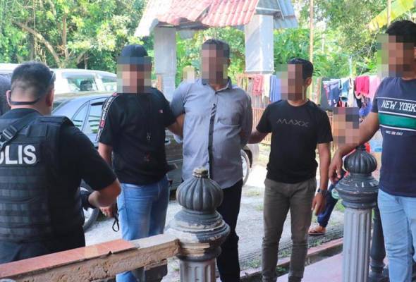 Guru madrasah antara empat ditahan terlibat kumpulan pengganas - Ketua Polis Negara Guru madrasah antara empat ditahan terlibat kumpulan pengganas - Ketua Polis Negara
