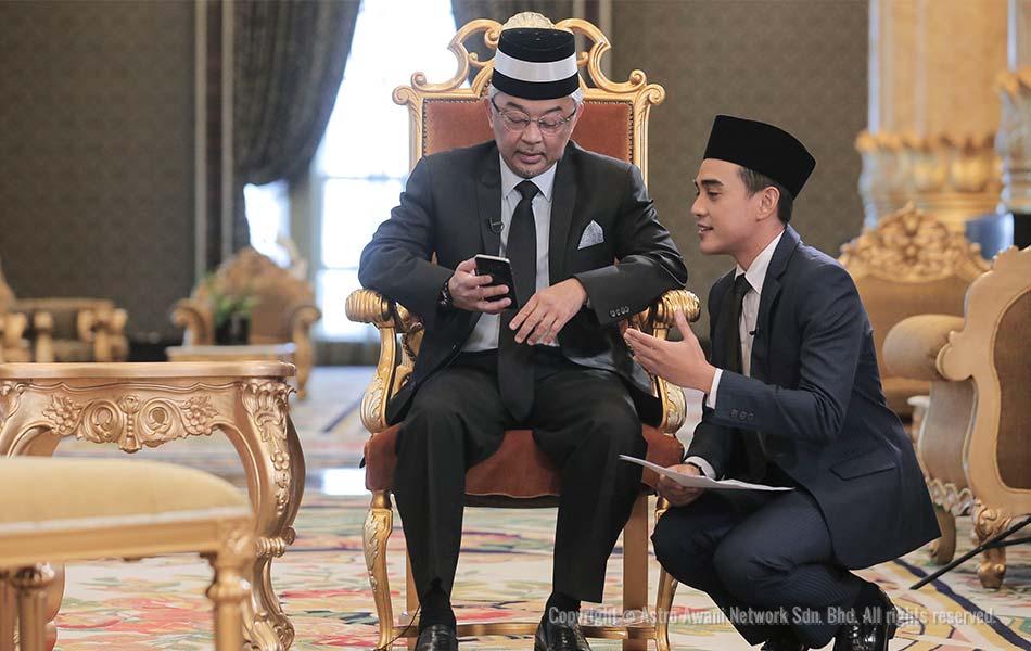 Persiapan istiadat pertabalan Yang di-Pertuan Agong XVI, Al-Sultan Abdullah Ri'ayatuddin Al-Mustafa Billah Shah Ibni Almarhun Sultan Haji Ahmad Shah Al Musta'in Billah Shah yang akan berlangsung pada 30 Julai ini berjalan lancar. Sempena Istiadat Pertabalan Al-Sultan Abdullah, Astro AWANI menerima peluang untuk mewawancara Baginda di Istana Negara. Jangan lupa menonton wawancara itu di Saluran 501 Astro AWANI pada 30 Julai, 9 malam. - Foto Astro Awani/SHAHIR OMAR Persiapan istiadat pertabalan Yang di-Pertuan Agong XVI, Al-Sultan Abdullah Ri'ayatuddin Al-Mustafa Billah Shah Ibni Almarhun Sultan Haji Ahmad Shah Al Musta'in Billah Shah yang akan berlangsung pada 30 Julai ini berjalan lancar. Sempena Istiadat Pertabalan Al-Sultan Abdullah, Astro AWANI menerima peluang untuk mewawancara Baginda di Istana Negara. Jangan lupa menonton wawancara itu di Saluran 501 Astro AWANI pada 30 Julai, 9 malam. - Foto Astro Awani/SHAHIR OMAR