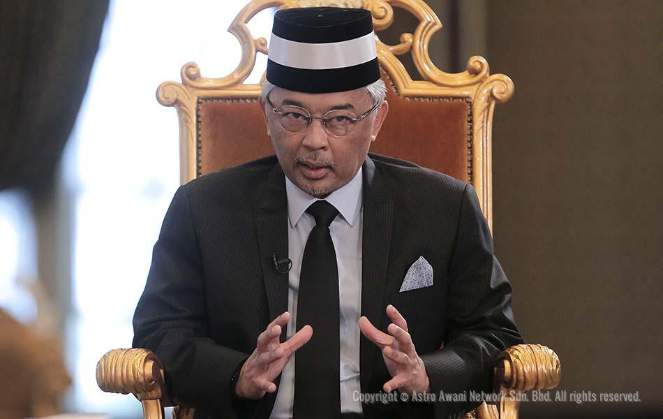 Yang di-Pertuan Agong Al-Sultan Abdullah Ri'ayatuddin Al-Mustafa Billah Shah mencemar duli dalam sesi temu bual di Istana Negara, Kuala Lumpur. Istiadat pertabalan Yang di-Pertuan Agong XVI akan berlangsung di Istana Negara, Kuala Lumpur pada 30 Julai, 2019. - Foto Astro AWANI/SHAHIR OMAR Yang di-Pertuan Agong Al-Sultan Abdullah Ri'ayatuddin Al-Mustafa Billah Shah mencemar duli dalam sesi temu bual di Istana Negara, Kuala Lumpur. Istiadat pertabalan Yang di-Pertuan Agong XVI akan berlangsung di Istana Negara, Kuala Lumpur pada 30 Julai, 2019. - Foto Astro AWANI/SHAHIR OMAR