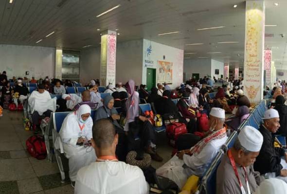 Jemaah haji tangguh pulang ekoran masalah teknikal pesawat dijangka tiba esok Jemaah haji tangguh pulang ekoran masalah teknikal pesawat dijangka tiba esok
